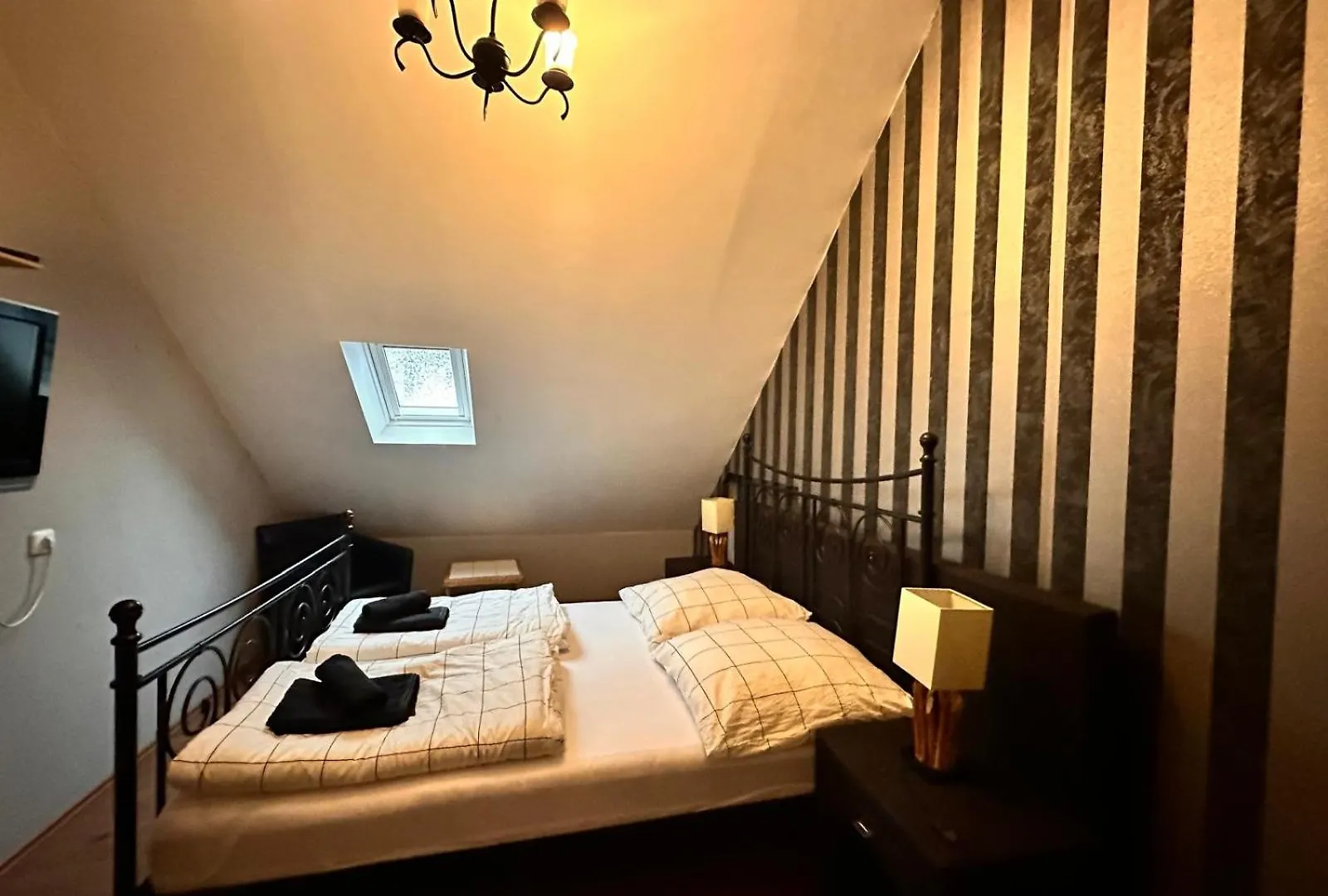 Adam\'S Hostel - Self Check-In & Only Private Rooms contacts